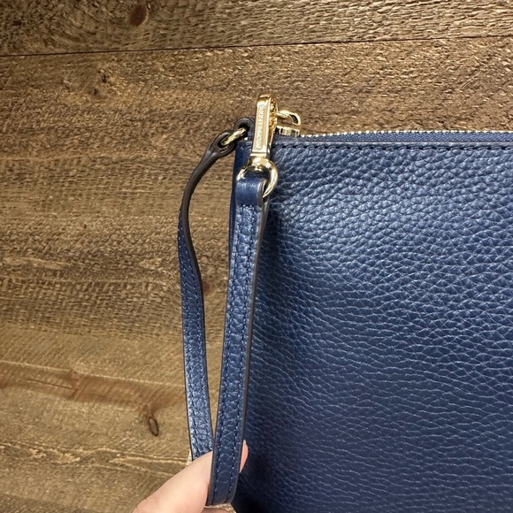 Michael Kors Jet Set XL Zip Clutch – Navy Pebbled Leather – NWT - Picture 5 of 11